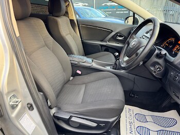 Used Toyota Avensis 2010 for sale - 76573713: Photo