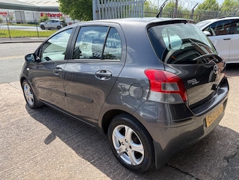 Used Toyota Yaris 2010 for sale - 78636878: Photo