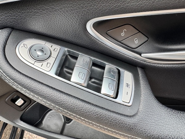 Used Mercedes-Benz C-Class 2018 for sale - 76108839: Photo 57