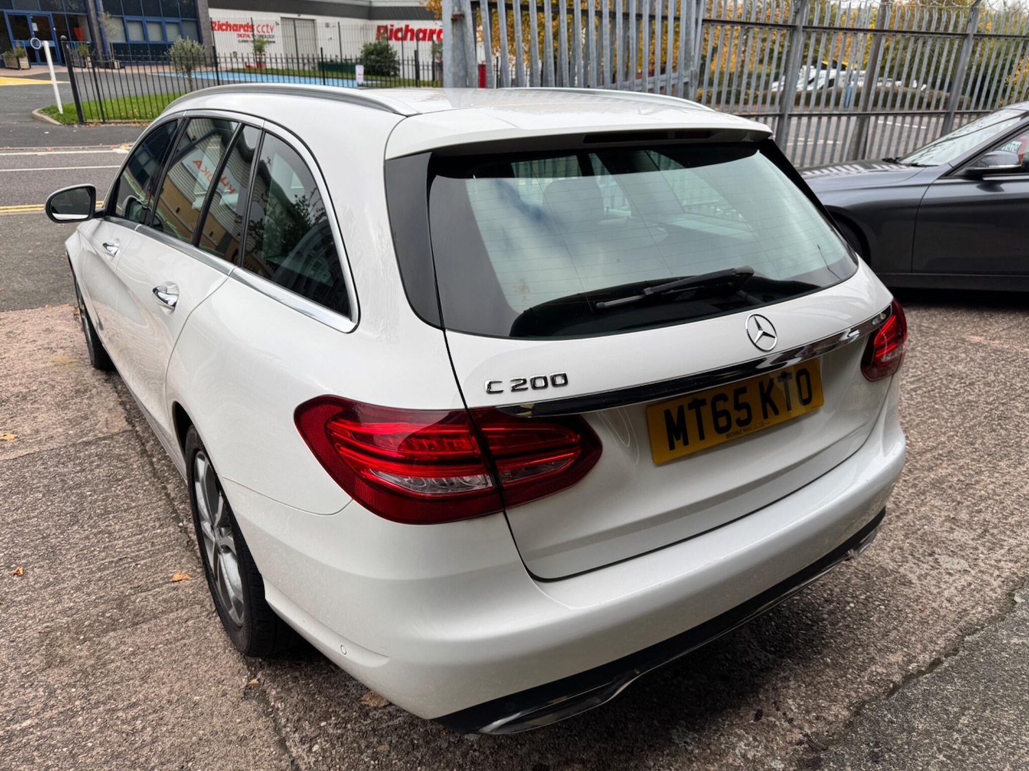 Used Mercedes-Benz C Class 2015 for sale - 76189778: Photo 2