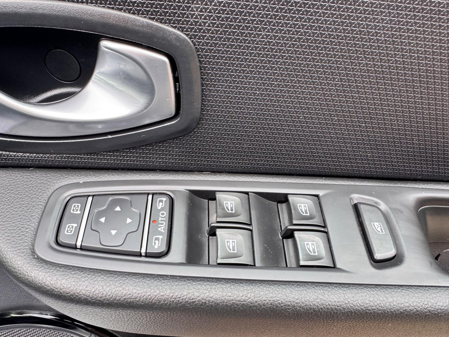 Used Renault Clio 2018 for sale - 77611528: Photo 46