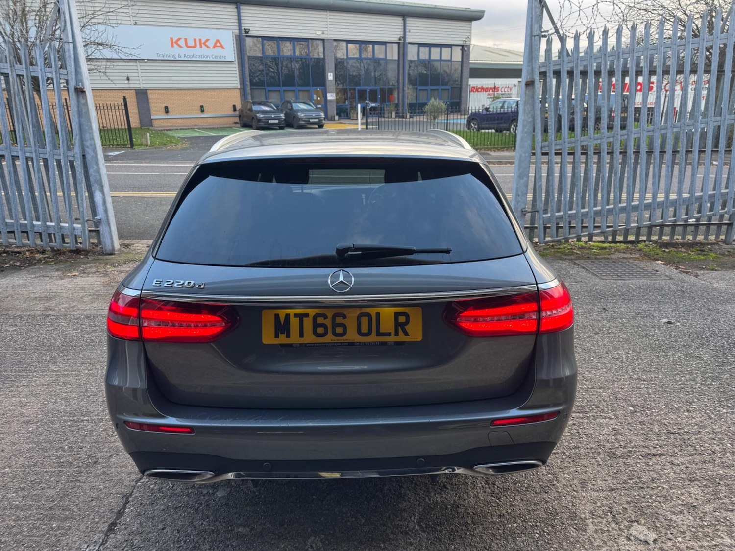 Used Mercedes-Benz E Class for sale - 76619733: Photo 10