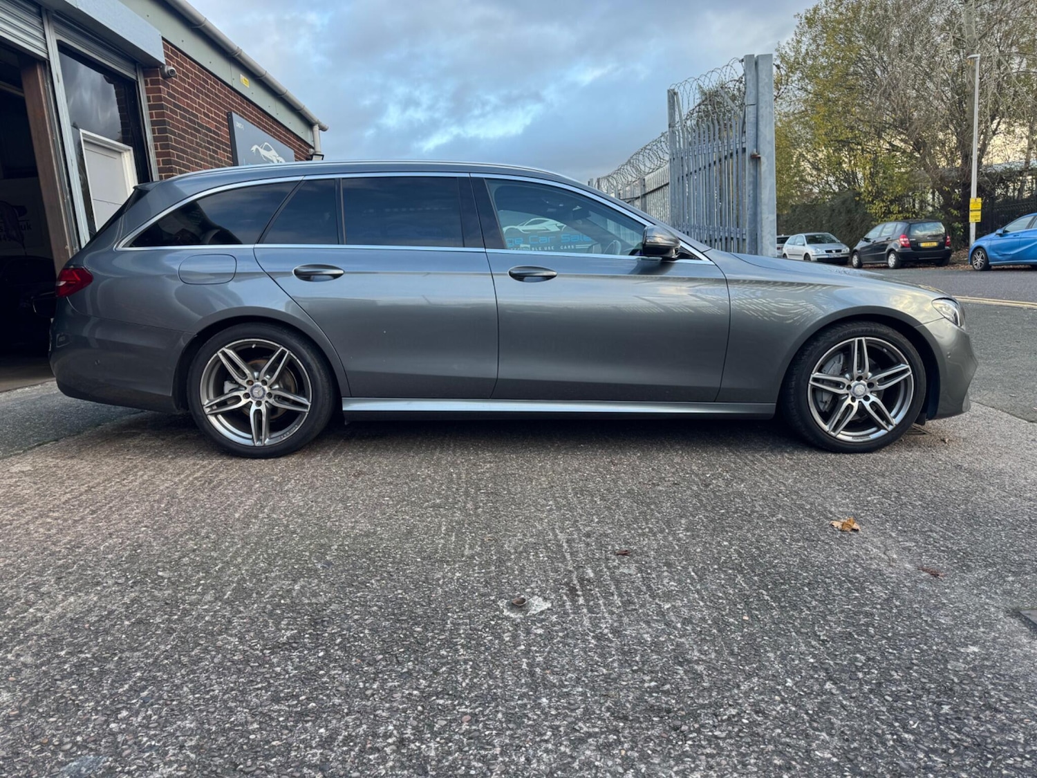 Used Mercedes-Benz E Class for sale - 76619733: Photo 11