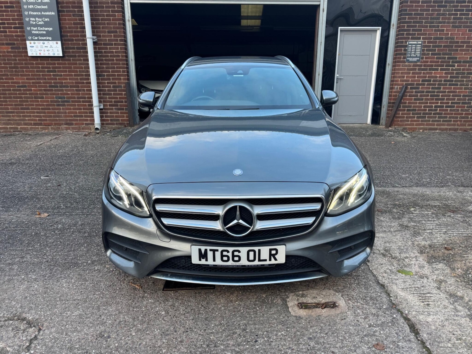 Used Mercedes-Benz E Class for sale - 76619733: Photo 4