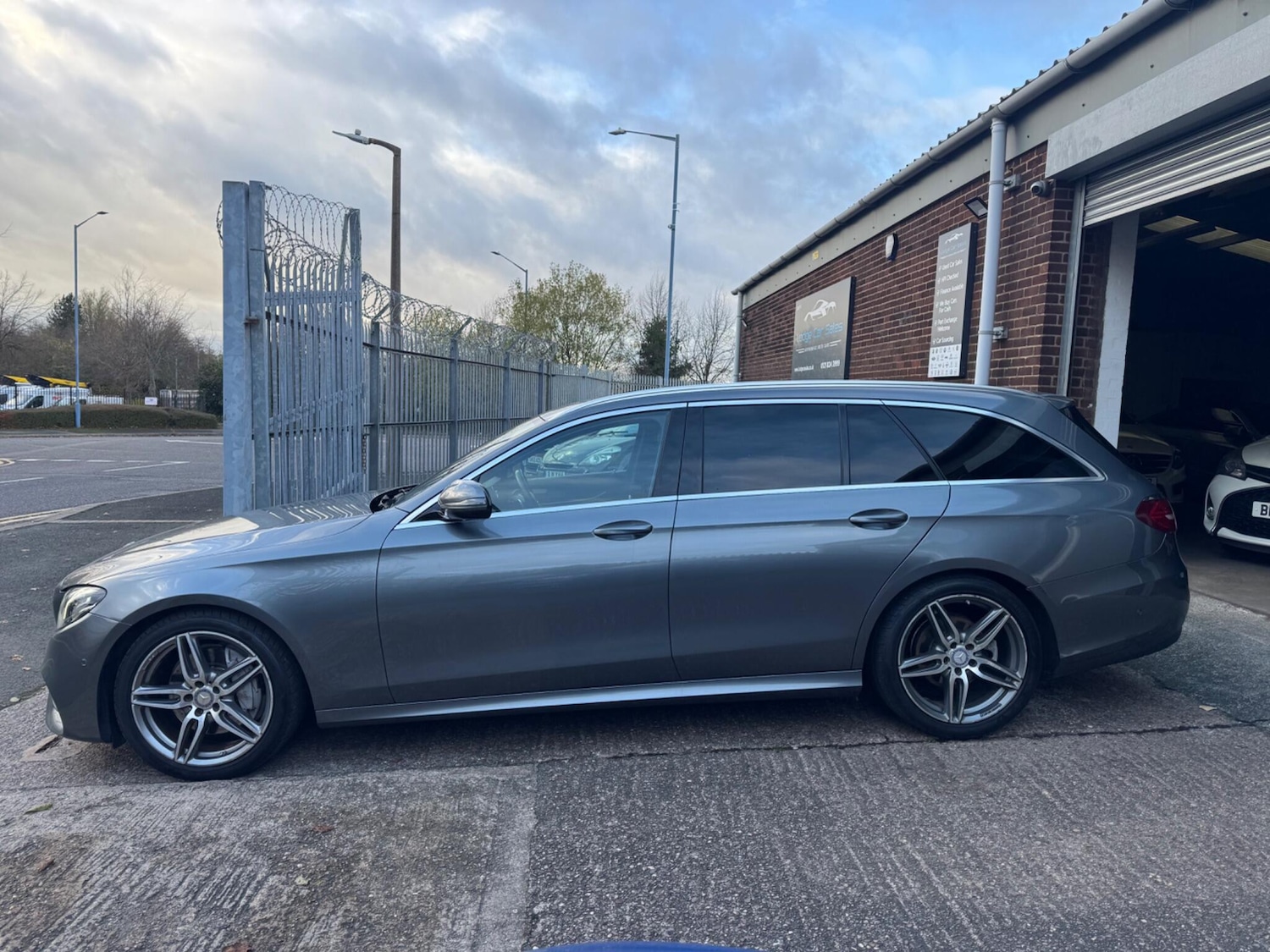 Used Mercedes-Benz E Class for sale - 76619733: Photo 8