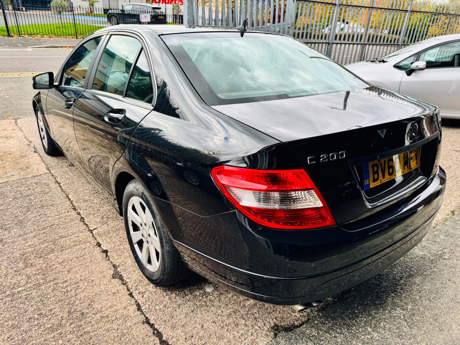 Used Mercedes-Benz C Class 2011 for sale - 76326589: Photo 2