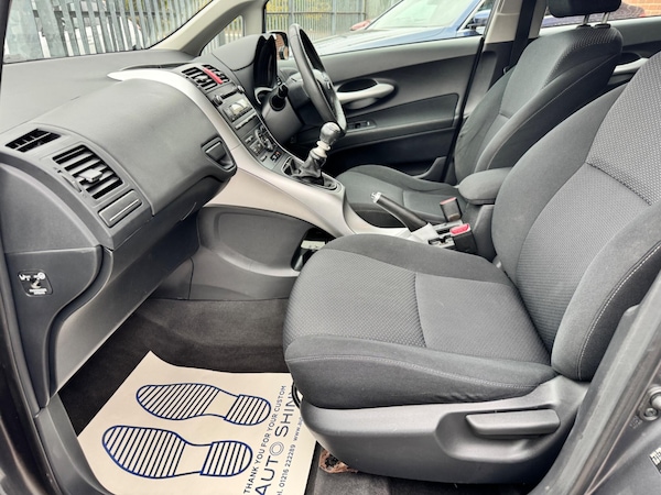 Used Toyota Auris 2011 for sale - 76295983: Photo 21