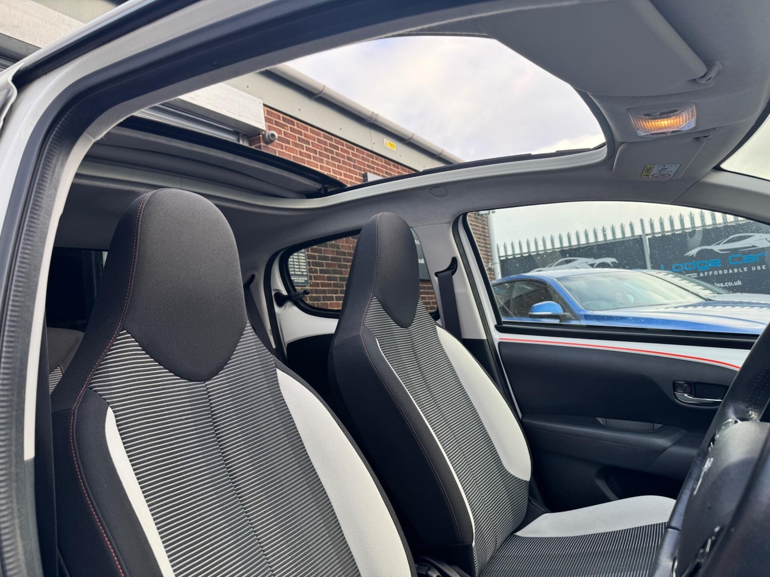 Used Peugeot 108 2015 for sale - 76620478: Photo 31