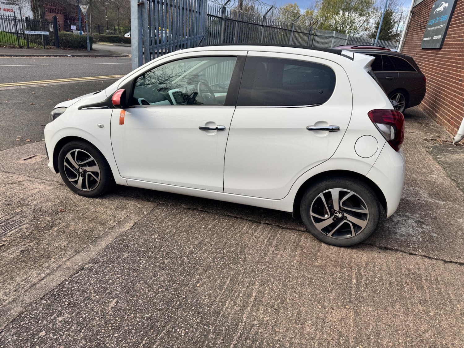 Used Peugeot 108 2015 for sale - 76620478: Photo 9