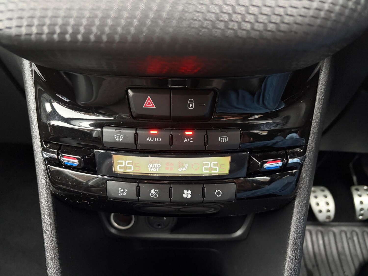 Used Peugeot 208 2017 for sale - 77468820: Photo 20