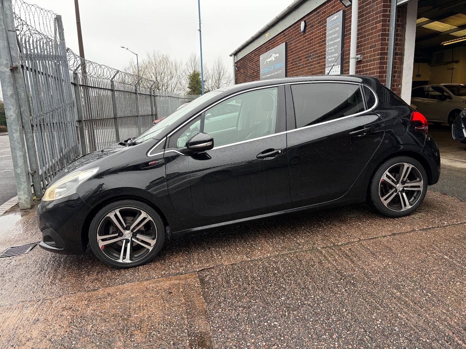 Used Peugeot 208 2017 for sale - 77468820: Photo 7