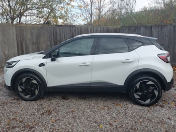 Used Renault Captur 2024 for sale - 76533069: Photo