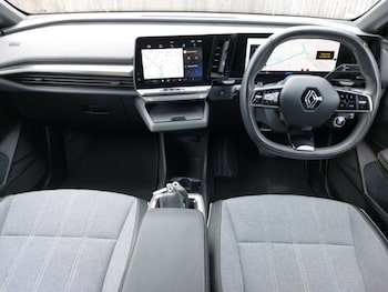 Used Renault Megane E Tech 2022 for sale - 76213075: Photo 2