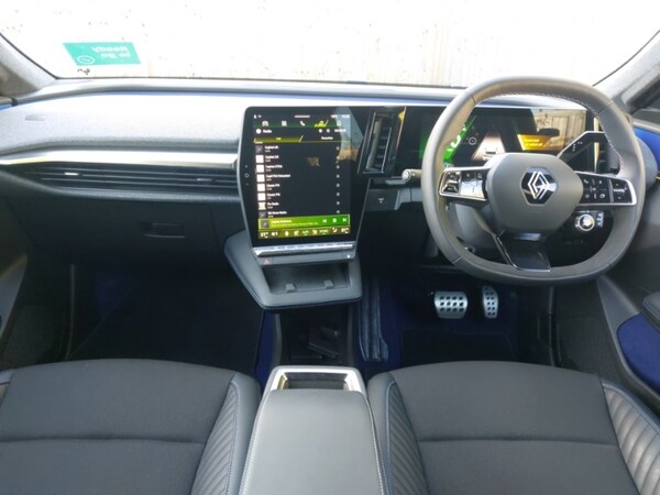 Used Renault Scenic E-Tech 2024 for sale - 76187841: Photo 2
