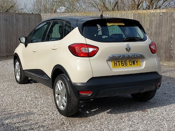 Used Renault Captur 2017 for sale - 77899169: Photo
