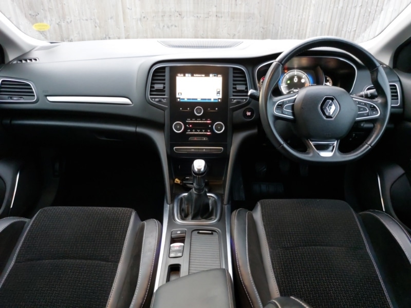 Used Renault Megane 2017 for sale - 76951621: Photo 2