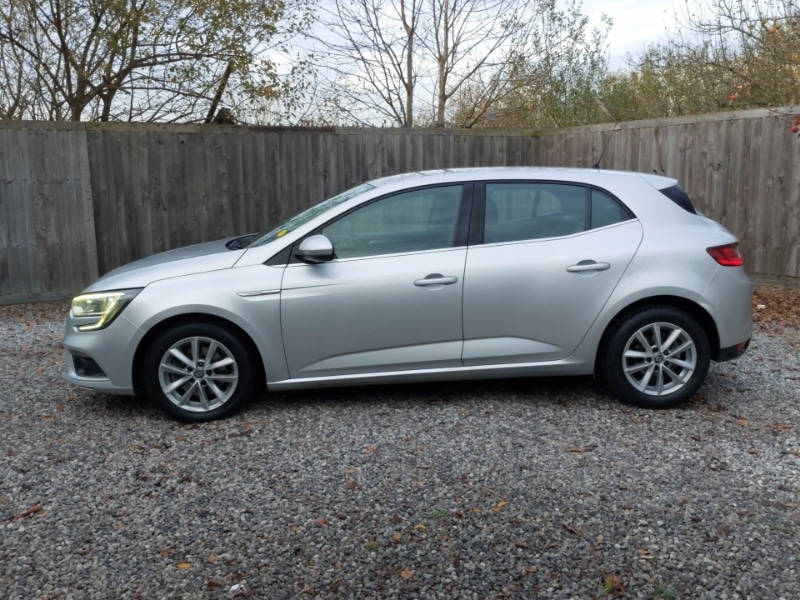 Used Renault Megane 2017 for sale - 76951621: Photo 4