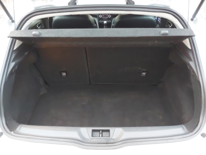 Used Renault Megane 2017 for sale - 76951621: Photo 8