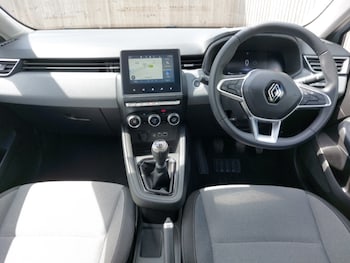 Used Renault Clio 2024 for sale - 75902703: Photo