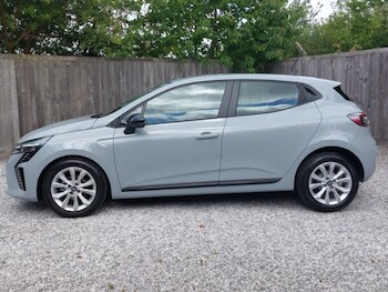 Used Renault Clio 2024 for sale - 75902703: Photo