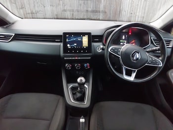 Used Renault Clio 2019 for sale - 76537201: Photo