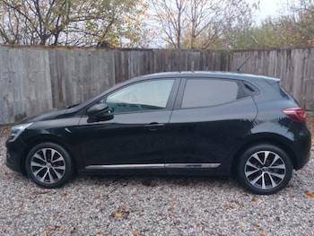Used Renault Clio 2019 for sale - 76537201: Photo