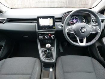 Used Renault Clio 2023 for sale - 77405359: Photo