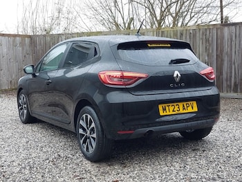 Used Renault Clio 2023 for sale - 77405359: Photo