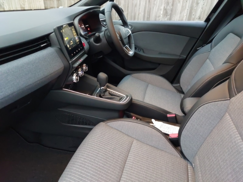 Used Renault Clio 2025 for sale - 76897602: Photo 5