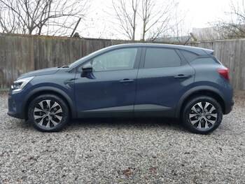 Used Renault Captur 2024 for sale - 77304124: Photo