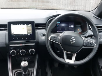Used Renault Clio 2024 for sale - 76116363: Photo 2