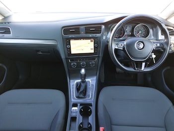 Used Volkswagen Golf 2017 for sale - 78342877: Photo