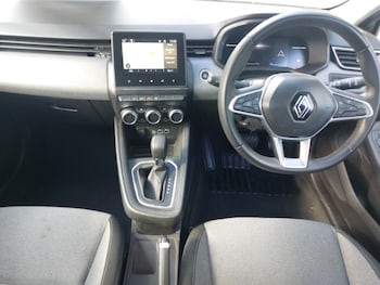 Used Renault Clio 2024 for sale - 76053236: Photo