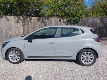 Used Renault Clio 2024 for sale - 76053236: Photo
