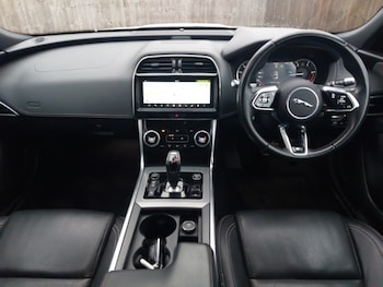 Used Jaguar XE 2019 for sale - 77975113: Photo