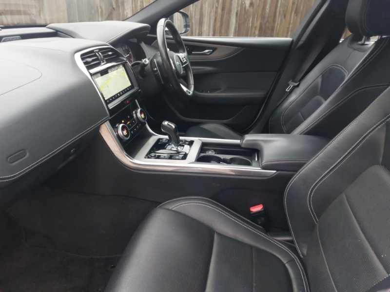 Used Jaguar XE 2019 for sale - 77975113: Photo 5