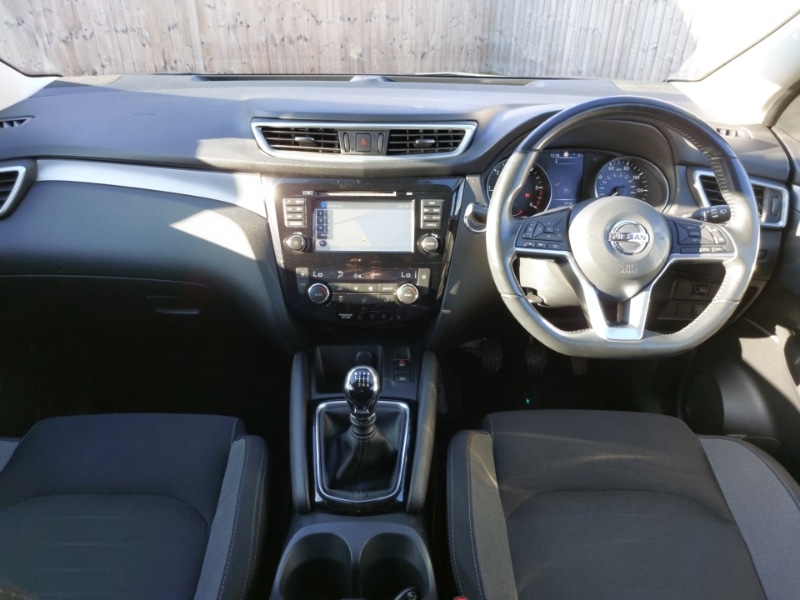 Used Nissan Qashqai 2017 for sale - 76695941: Photo 2