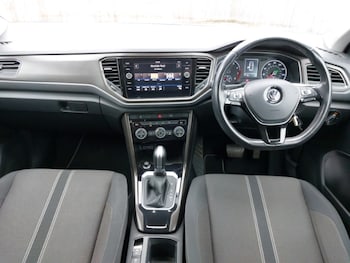 Used Volkswagen T-Roc 2019 for sale - 77605641: Photo