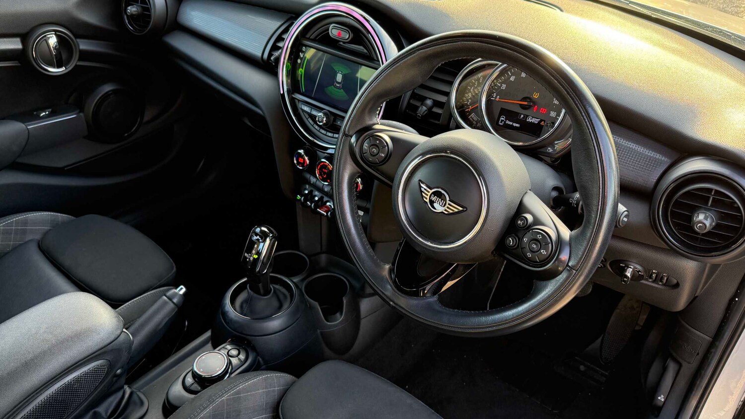 Used MINI Hatch 2018 for sale - 77857817: Photo 8