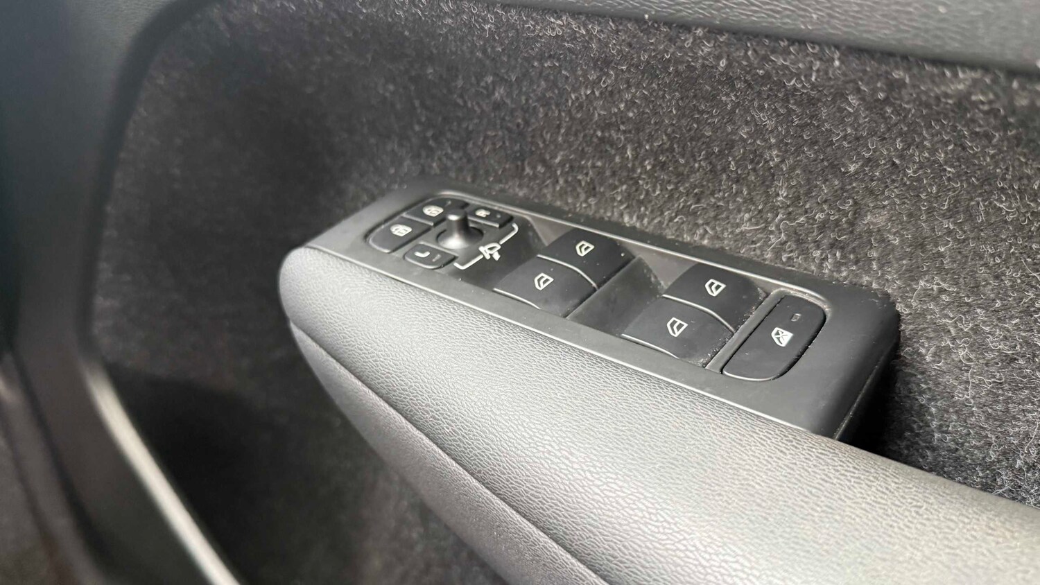 Used Volvo XC40 for sale - 77861265: Photo 22