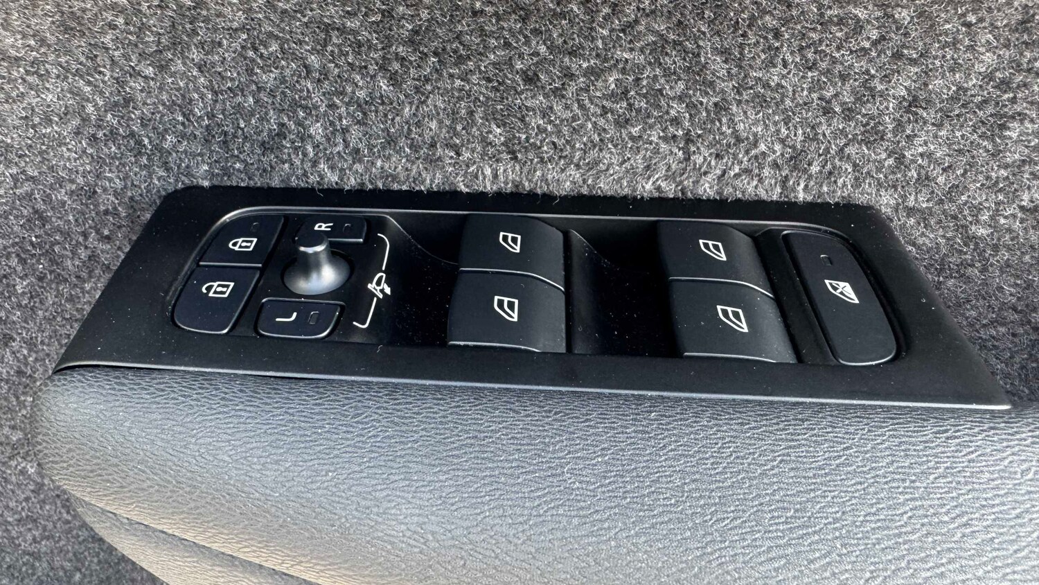 Used Volvo XC40 for sale - 77960688: Photo 14