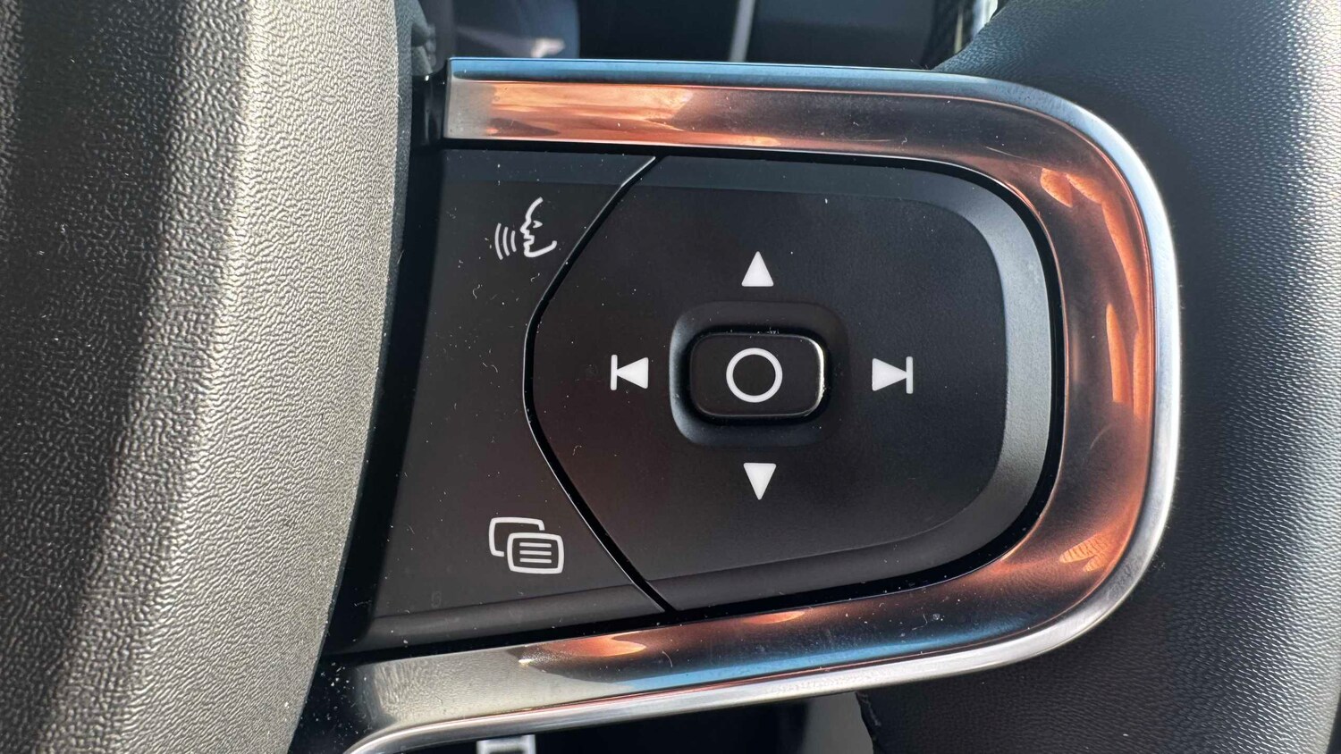 Used Volvo XC40 for sale - 77960688: Photo 17