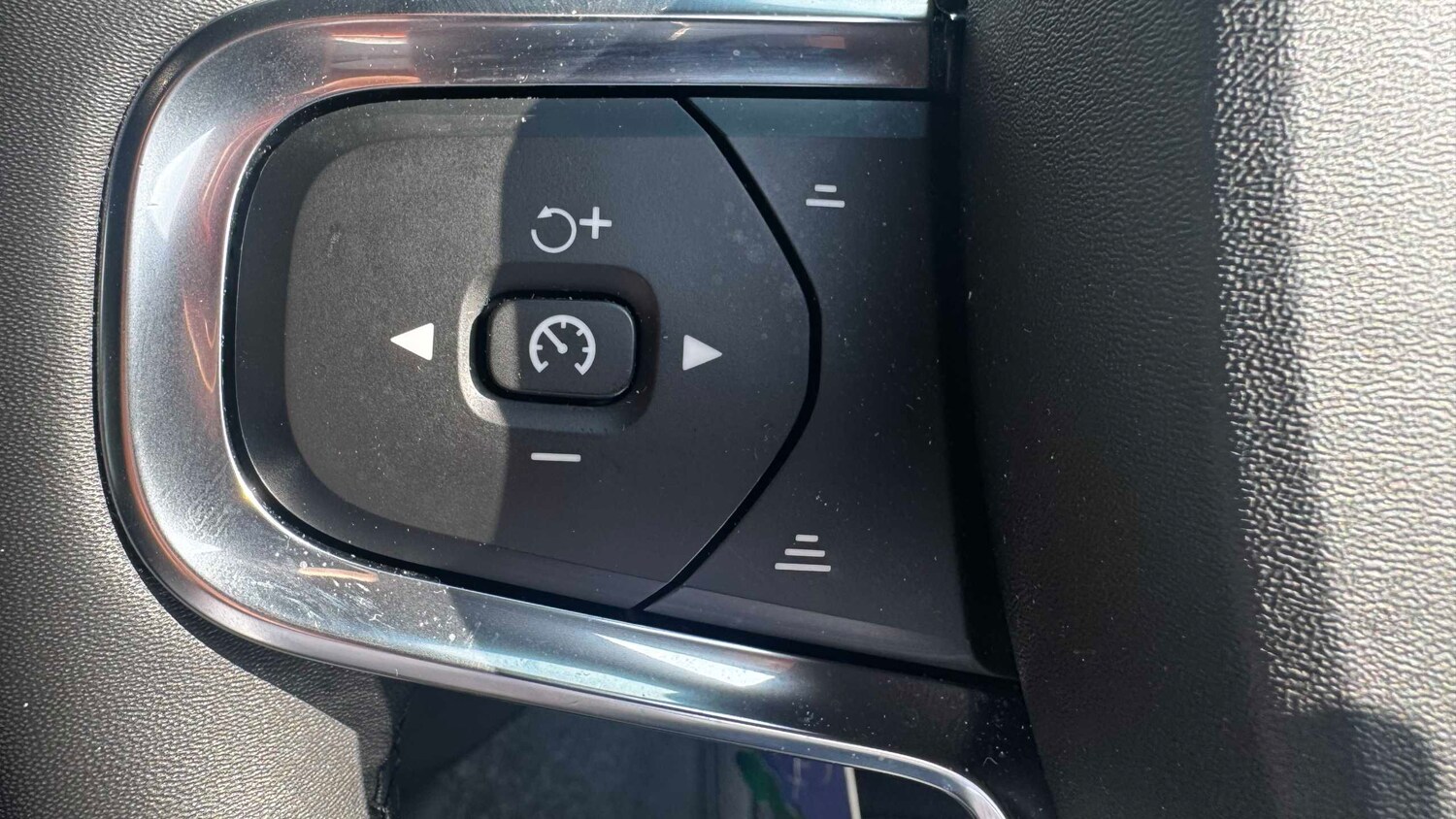 Used Volvo XC40 for sale - 77960688: Photo 18