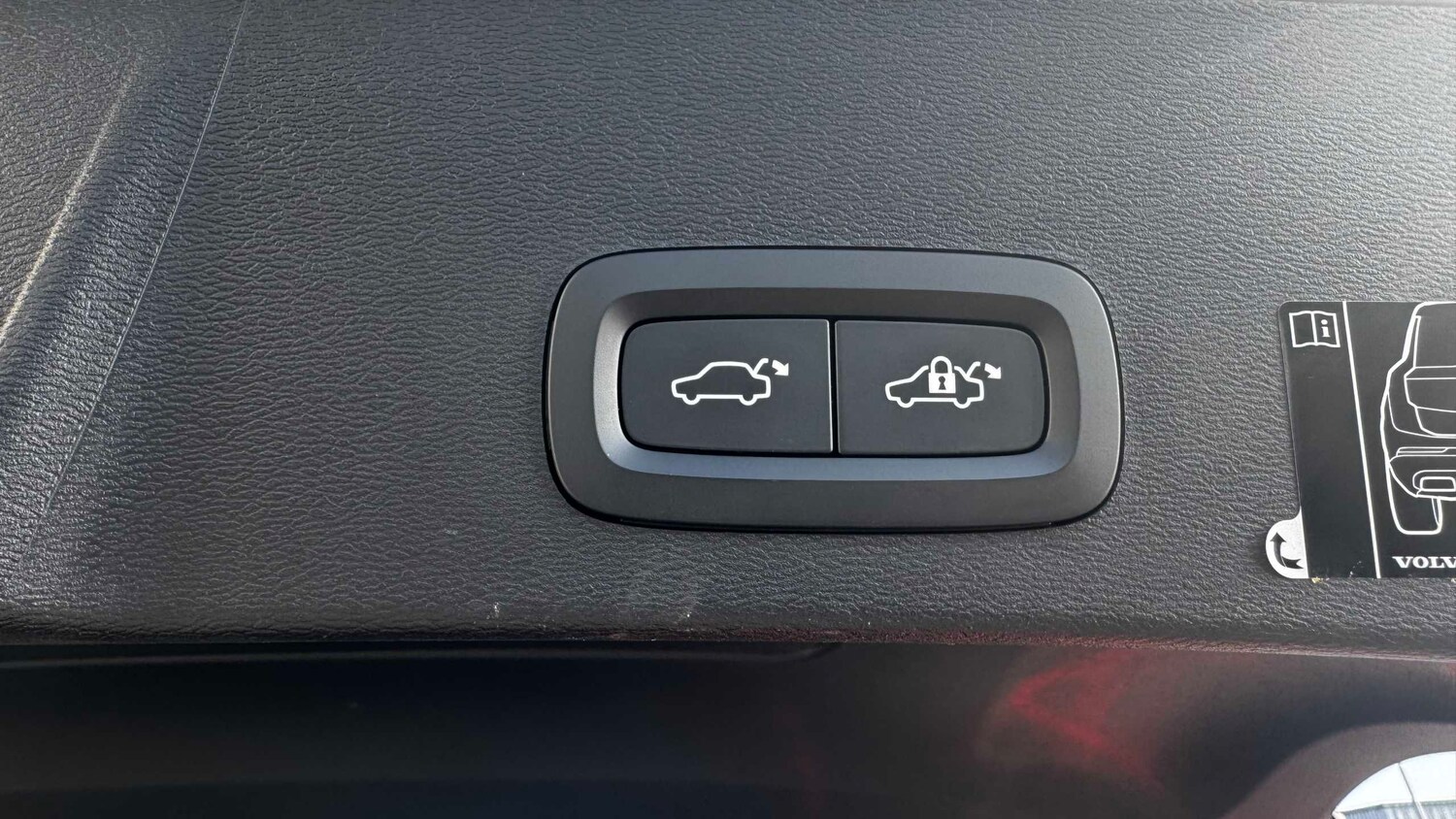 Used Volvo XC40 for sale - 77960688: Photo 8