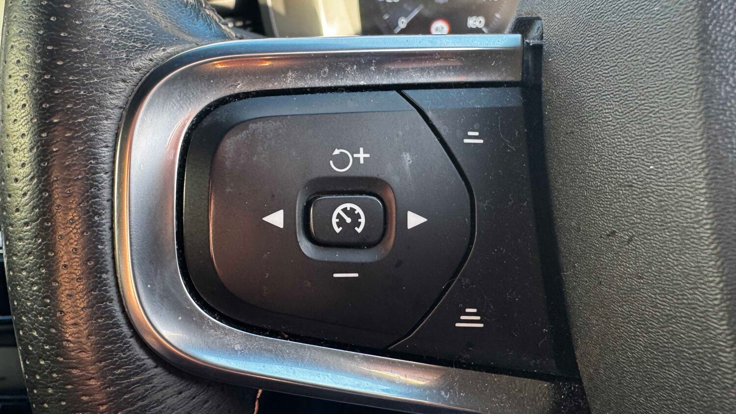 Used Volvo XC40 for sale - 77858777: Photo 17