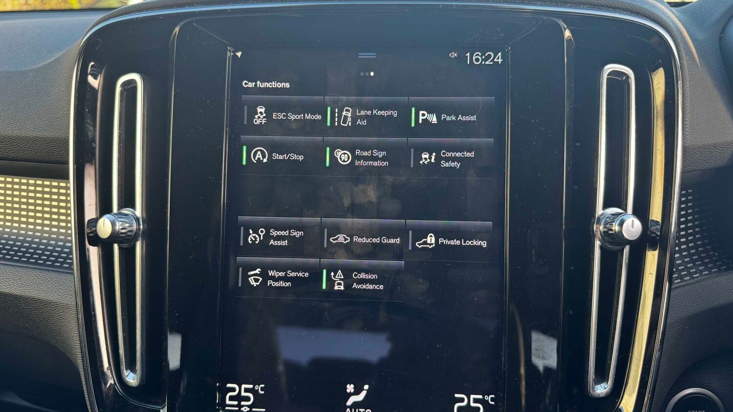 Used Volvo XC40 for sale - 77858777: Photo 26