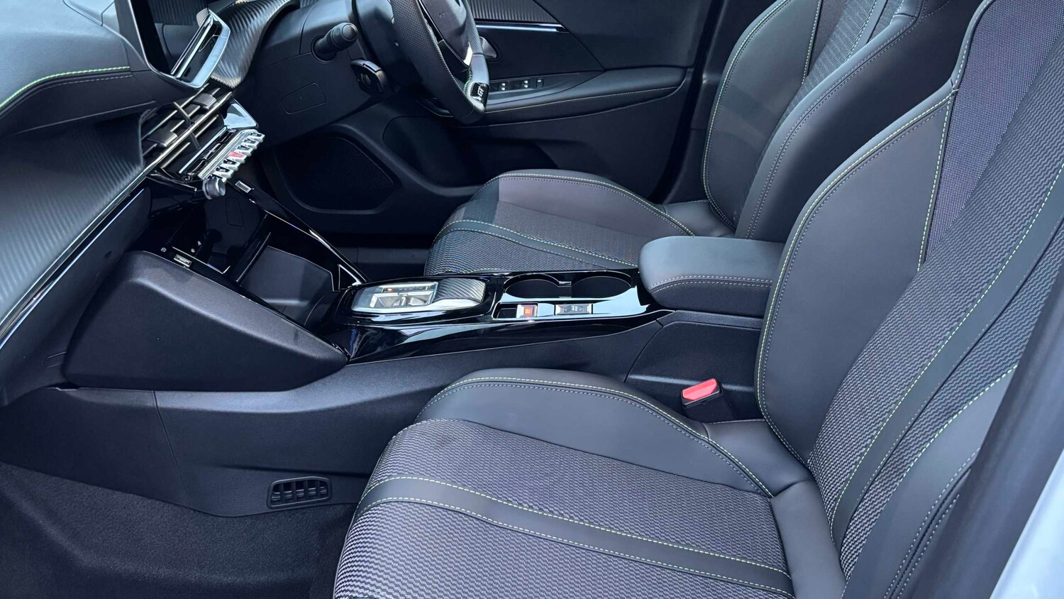 Used Peugeot 2008 2025 for sale - 77856405: Photo 15