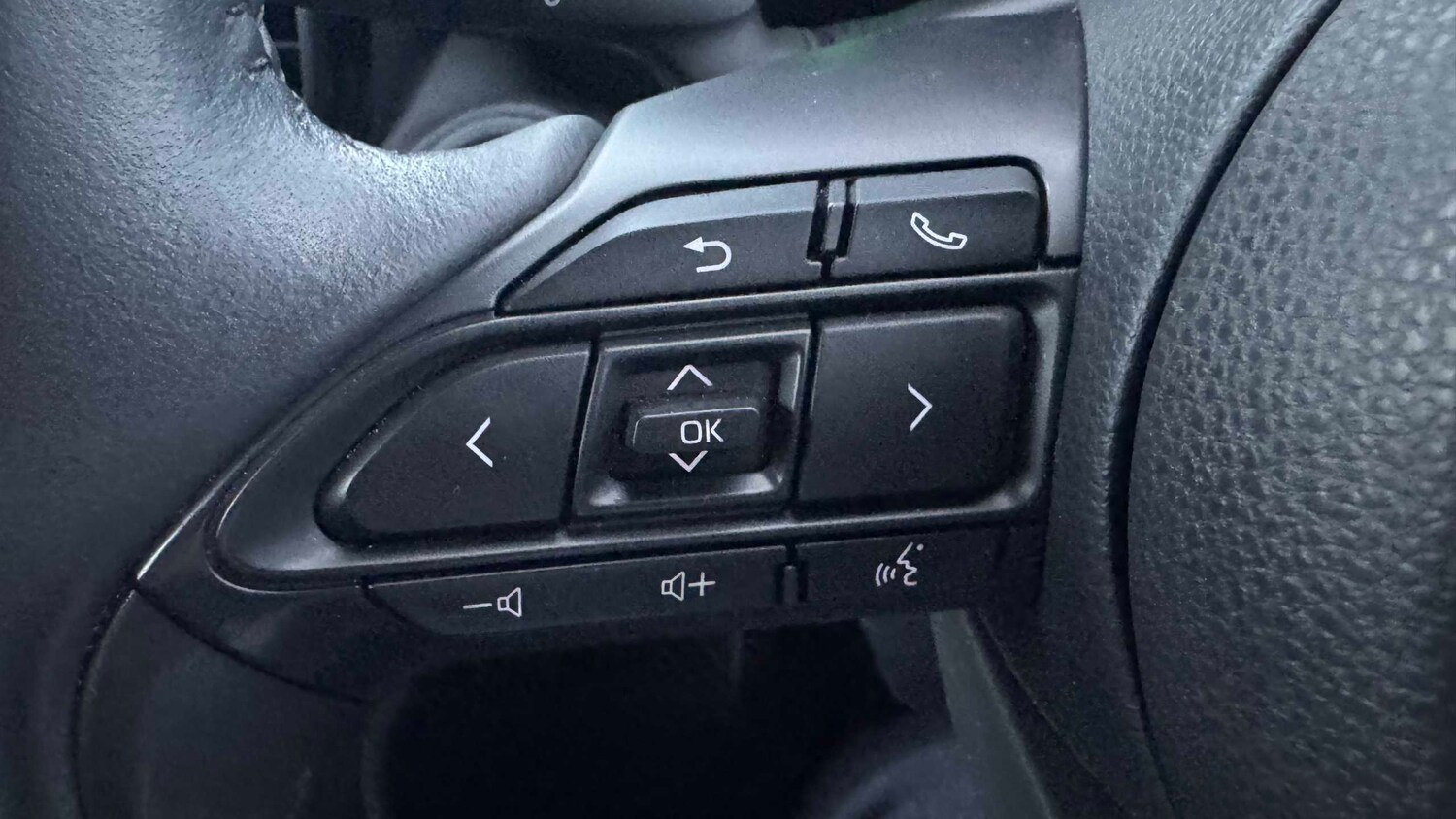 Used Toyota Yaris Cross for sale - 77860378: Photo 23