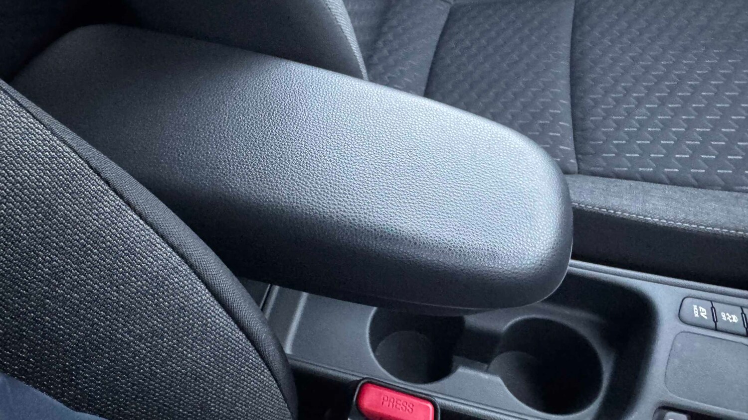 Used Toyota Yaris Cross for sale - 77860378: Photo 28