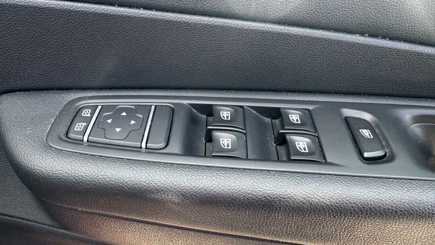 Used Renault Captur for sale - 77862688: Photo 15